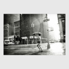 Девушка под зонтом