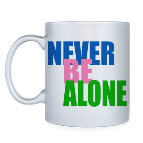 Кружка с принтом never be alone
