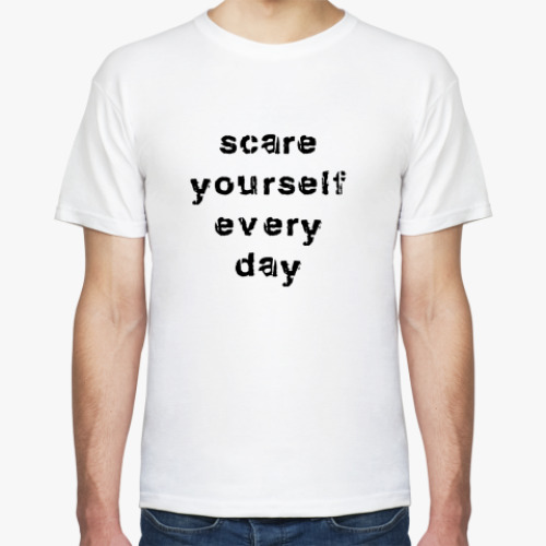 Футболка с принтом  "Пугайте себя каждый день"