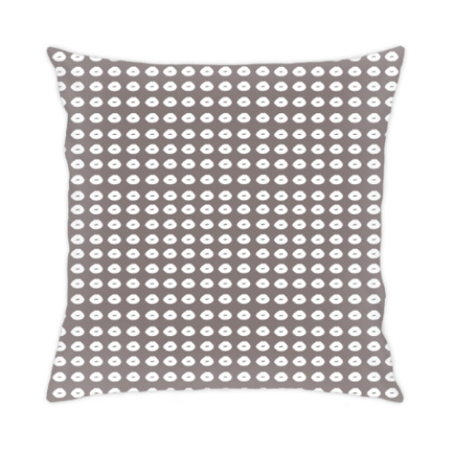 Подушка с принтом поцелуи