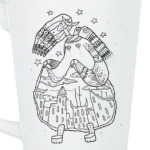 Девица-небо задирает юбку